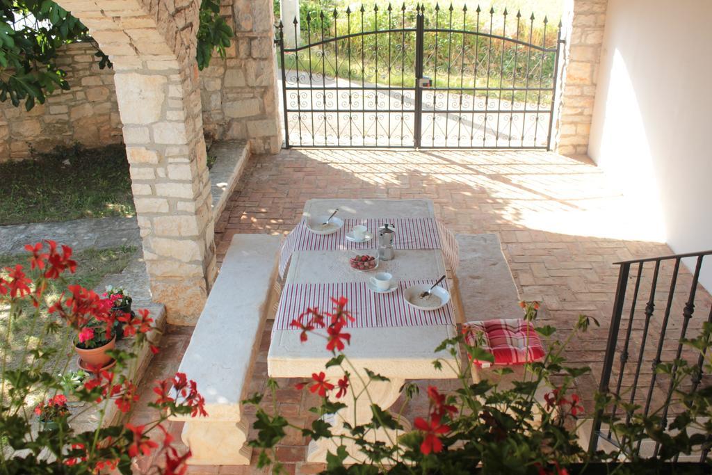 Holiday Home Kukurin Bale Exterior foto